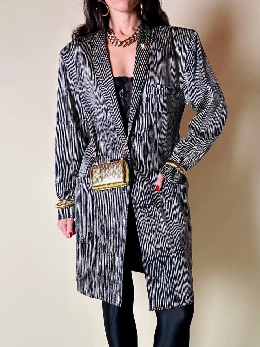 Blazer lungo in raso di seta a righe bianche e nere “Gianni Versace”