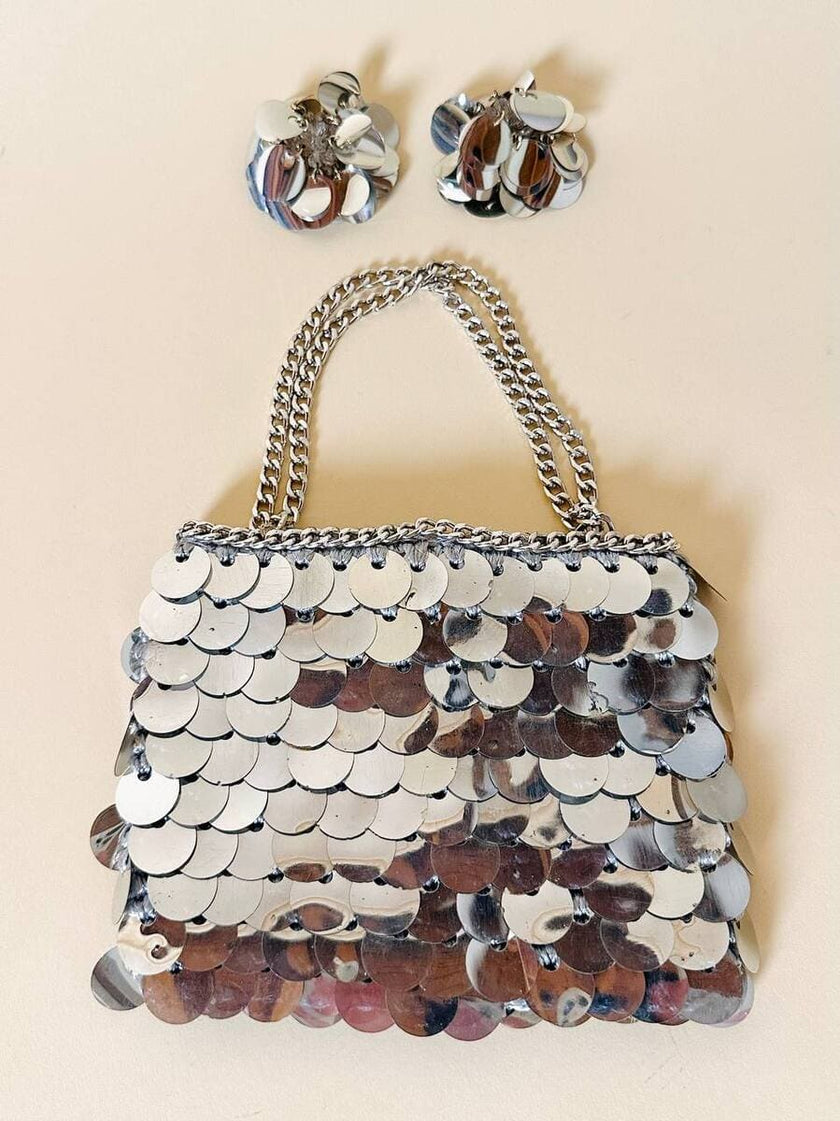 Parure composta da clip e mini bag in paillettes argento