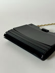 Borsa vintage Fendi in lucite nera con logo inciso e tracolla a catena dorata