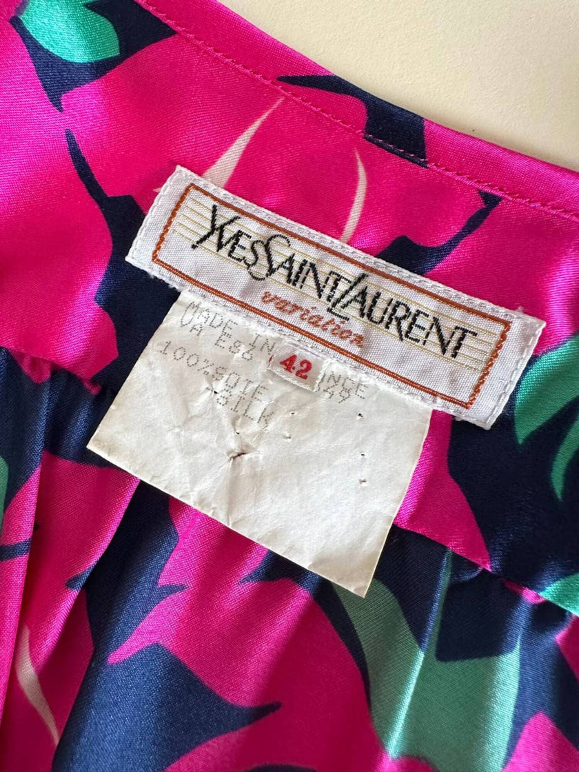 Vintage Yves Saint Laurent Wickelkleid aus Seidensatin mit Blumenmuster