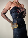 Mini clutch in metallo oro con tracolla in catena