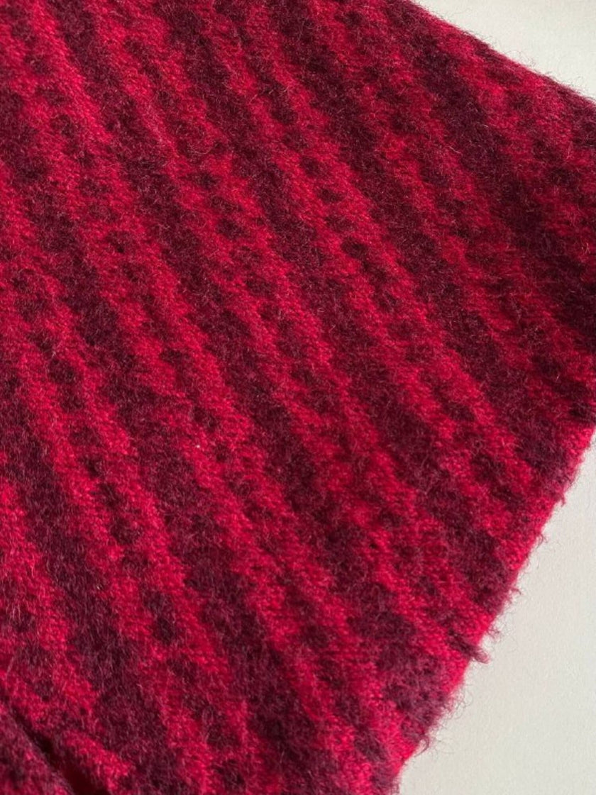 Cappottino in lana e mohair con fantasia a righe diagonali in due tonalità di rosso