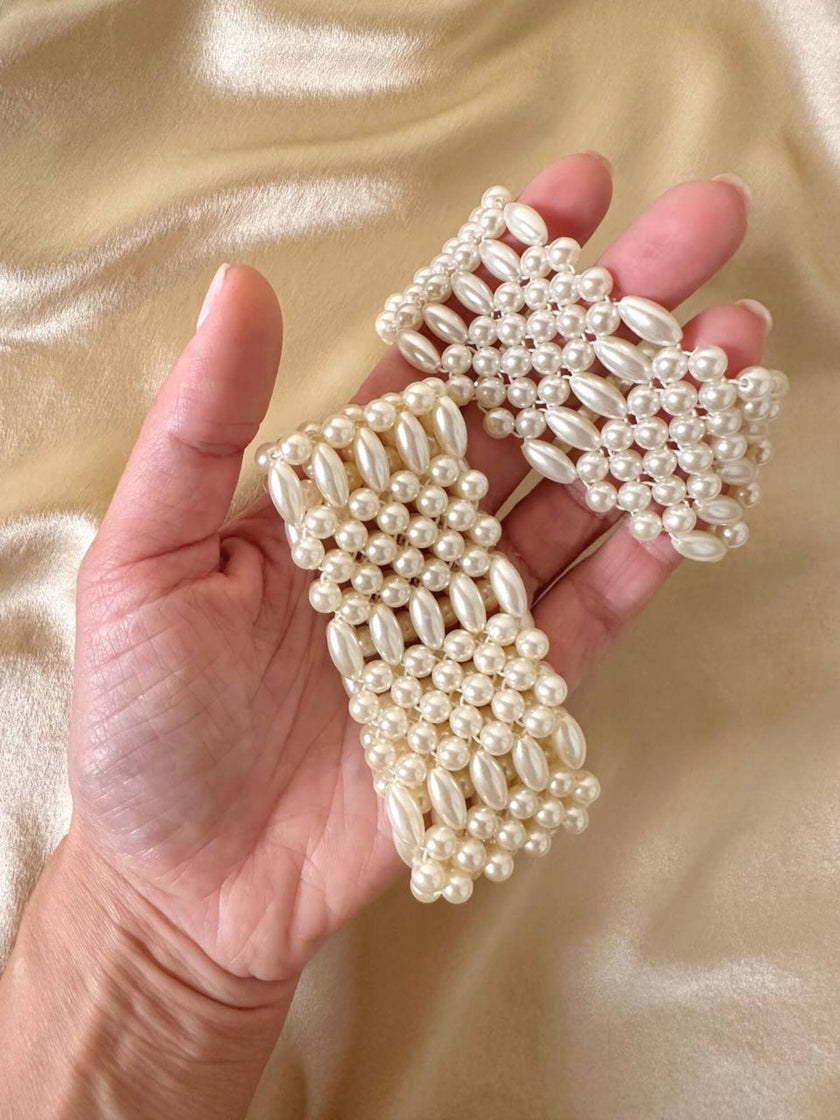 Polsiere elasticizzate di perle sintetiche bianche