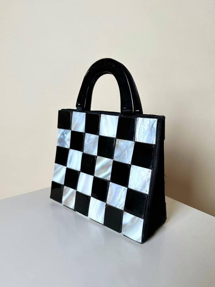 Bolso vintage de cuadros blancos y negros en nácar y cuerno natural