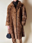Cappotto vintage in pelliccia di visone marrone chiaro con lavorazione a pannelli