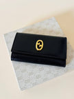Portachiavi trifold Gucci in pelle nera con logo in metallo oro e scatola originale