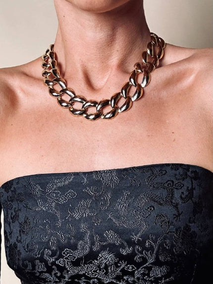 Collier a catena dorato con maglie sfaccettate