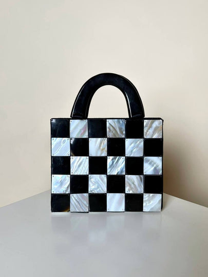 Borsa vintage a scacchi bianchi e neri in madreperla e corno naturale