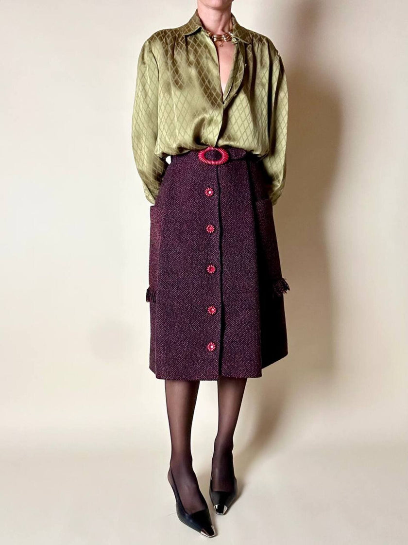 Gonna sartoriale A-Line in lana bouclé grigio antracite e rosso con bottoni in pelle
