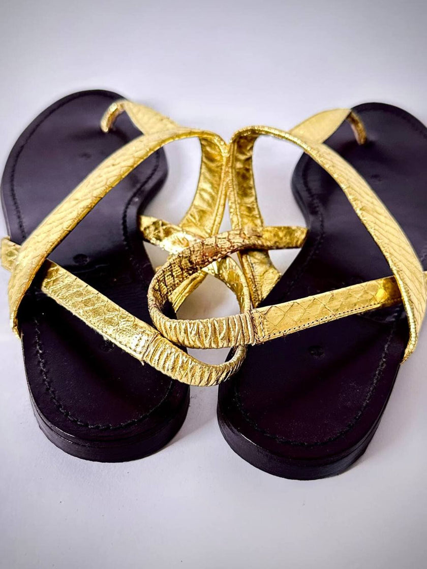 Sandali infradito vintage Prada in serpente oro con suola in cuoio marrone