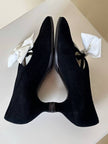 Scarpe vintage Yves Saint Laurent in camoscio nero con maxi fiocchi bianchi