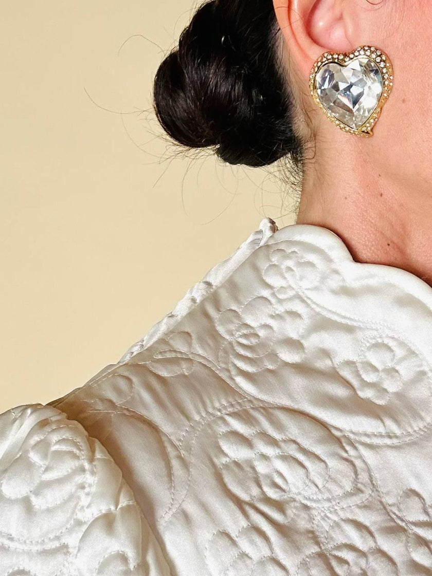 Clip oro con maxi cristalli a forma di cuore “Yves Saint Laurent”