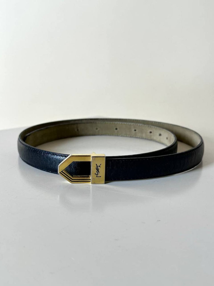 Cintura vintage Yves Saint Laurent in pelle nera con fibbia geometrica oro con logo YSL