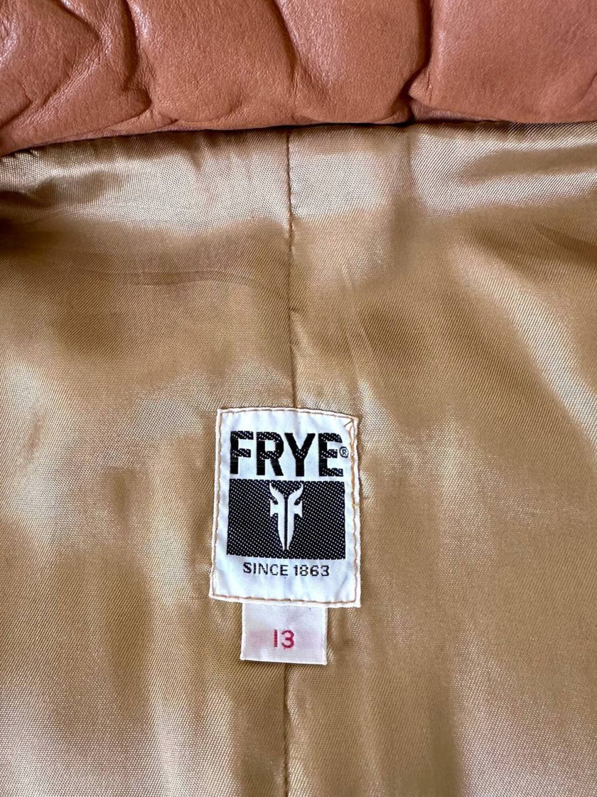 Gilet in pelle Frye color cuoio con impunture verticali
