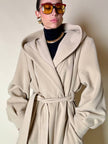 Cappotto lungo a vestaglia con cappuccio in drap di lana beige “Yves Saint Laurent”