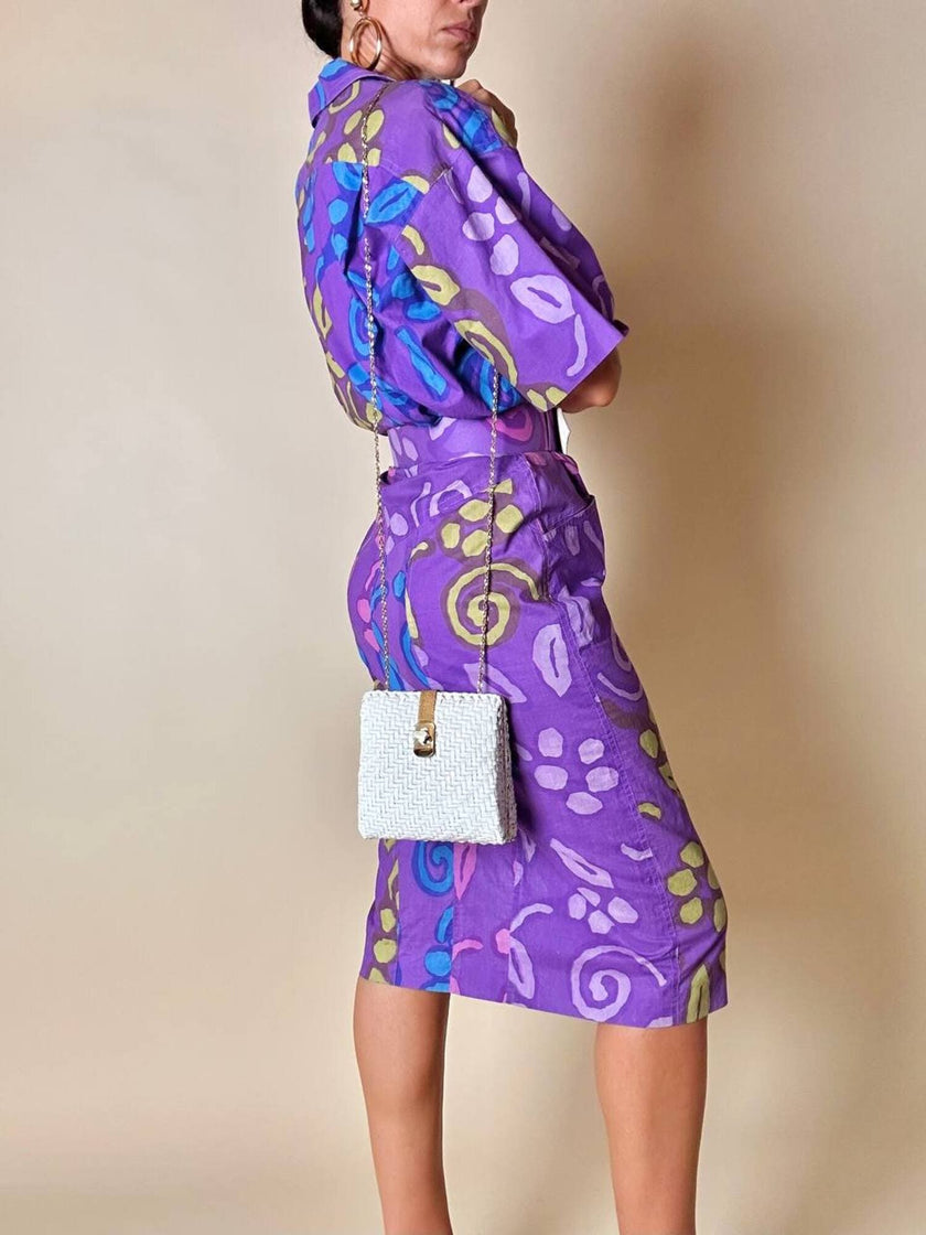Mehrfarbiges Kleid mit abstraktem Muster in Violett und passendem Gürtel „Livio De Simone“