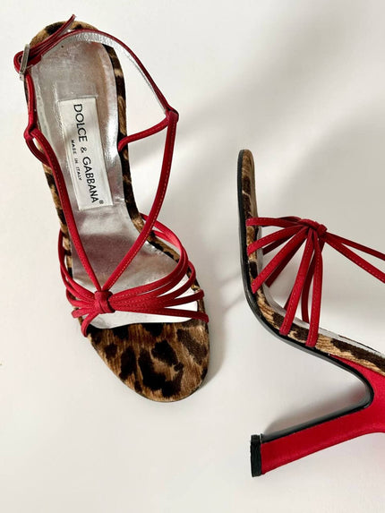 Sandali vintage Dolce & Gabbana in crêpe rosso e velluto fantasia leopardo