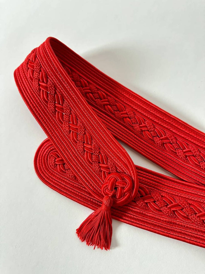 Cintura vintage rossa realizzata con intreccio di passamanerie e nappa couture