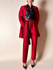 Tailleur pantalone rosso in shantung di seta grezza