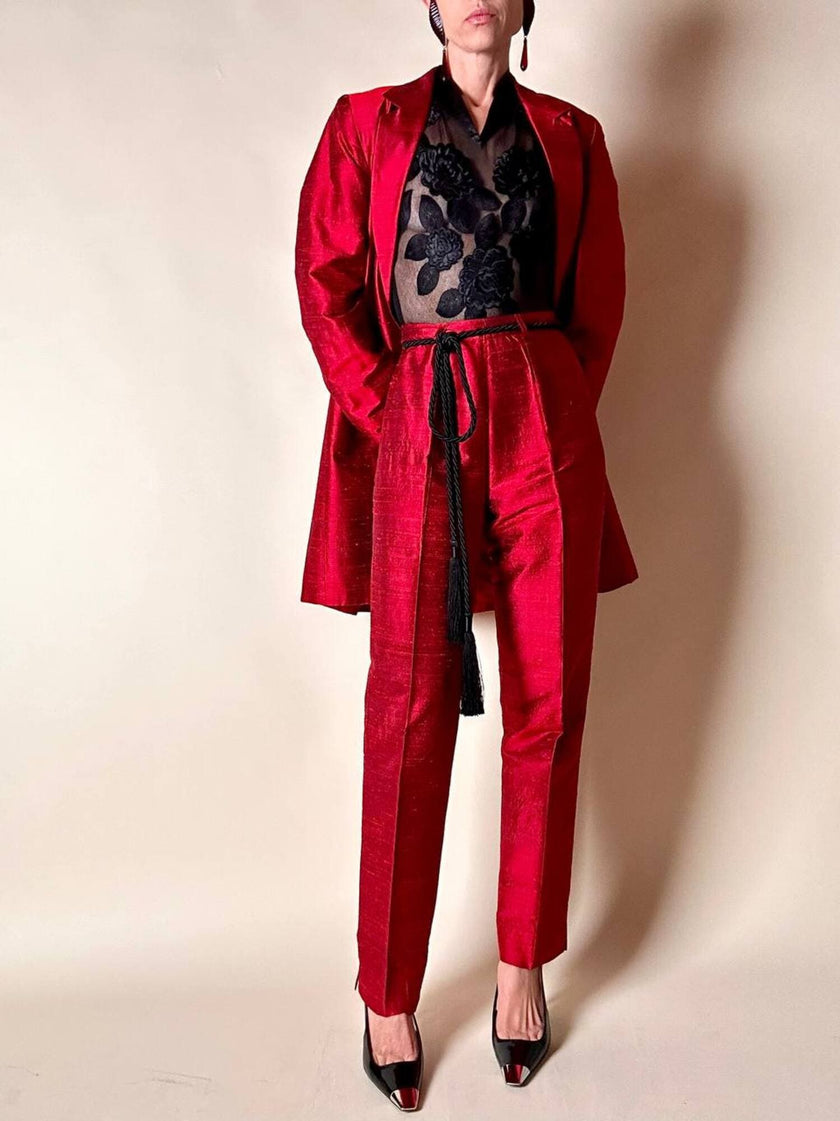 Tailleur pantalone rosso in shantung di seta grezza