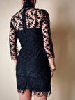 Mini abito sartoriale in tulle nero con ricami floreali