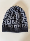 Cappello unisex in lana jacquard Fendi con logo allover