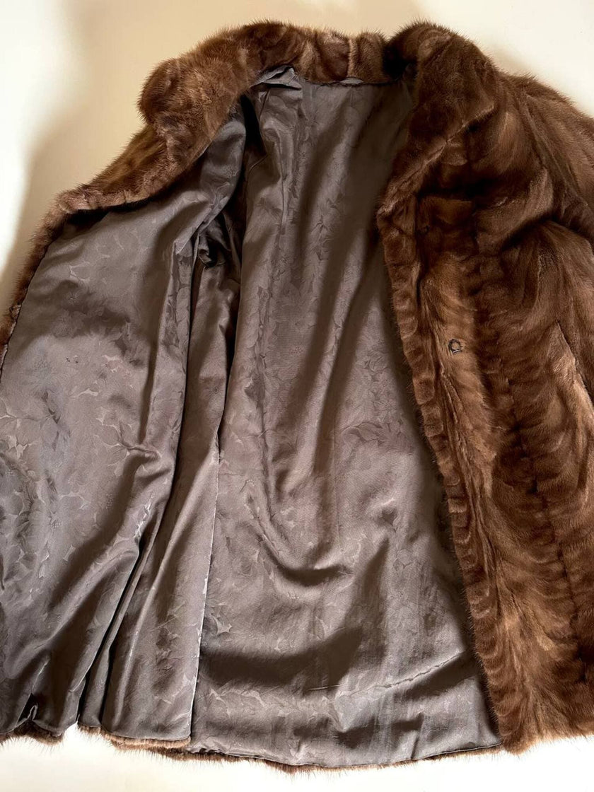 Cappotto vintage in pelliccia di visone marrone chiaro con lavorazione a pannelli