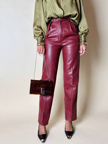 Pantalone in pelle mattone rosato a vita alta con pince e cintura in coordinato La Matta