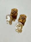 Orecchini vintage a clip con cristalli rosso rubino e perle barocche pendenti
