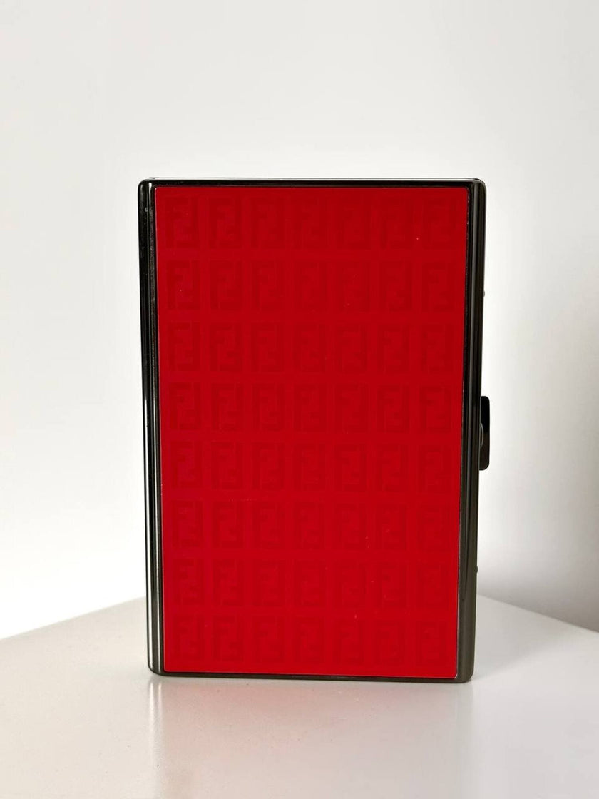 Porta sigarette-carte di credito-biglietti da visita vintage Fendi in metallo con motivo FF in smalto rosso