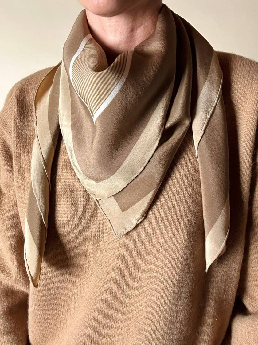 Foulard Yves Saint Laurent vintage in seta a righe con monogramma YSL