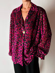 Camicia vintage in velluto dévoré amarena e lurex nero con motivo animalier