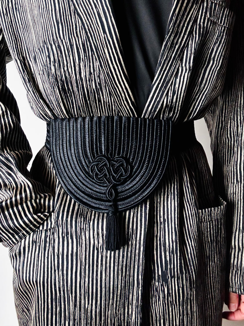 Cintura vintage in passamaneria sautache nera con nappa couture