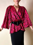 Blusa in chiffon devorè nero con damaschi in raso rosso/fucsia