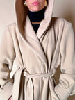 Cappotto lungo a vestaglia con cappuccio in drap di lana beige “Yves Saint Laurent”