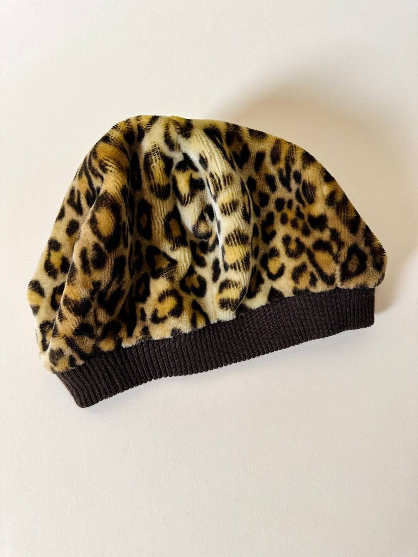 Basco in peluche leopardato “La maison de la fausse fourrure Paris”