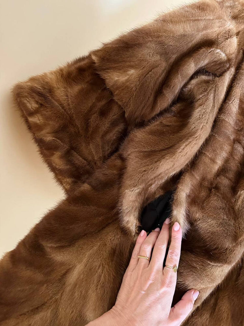 Cappotto vintage in pelliccia di visone marrone chiaro con lavorazione a pannelli