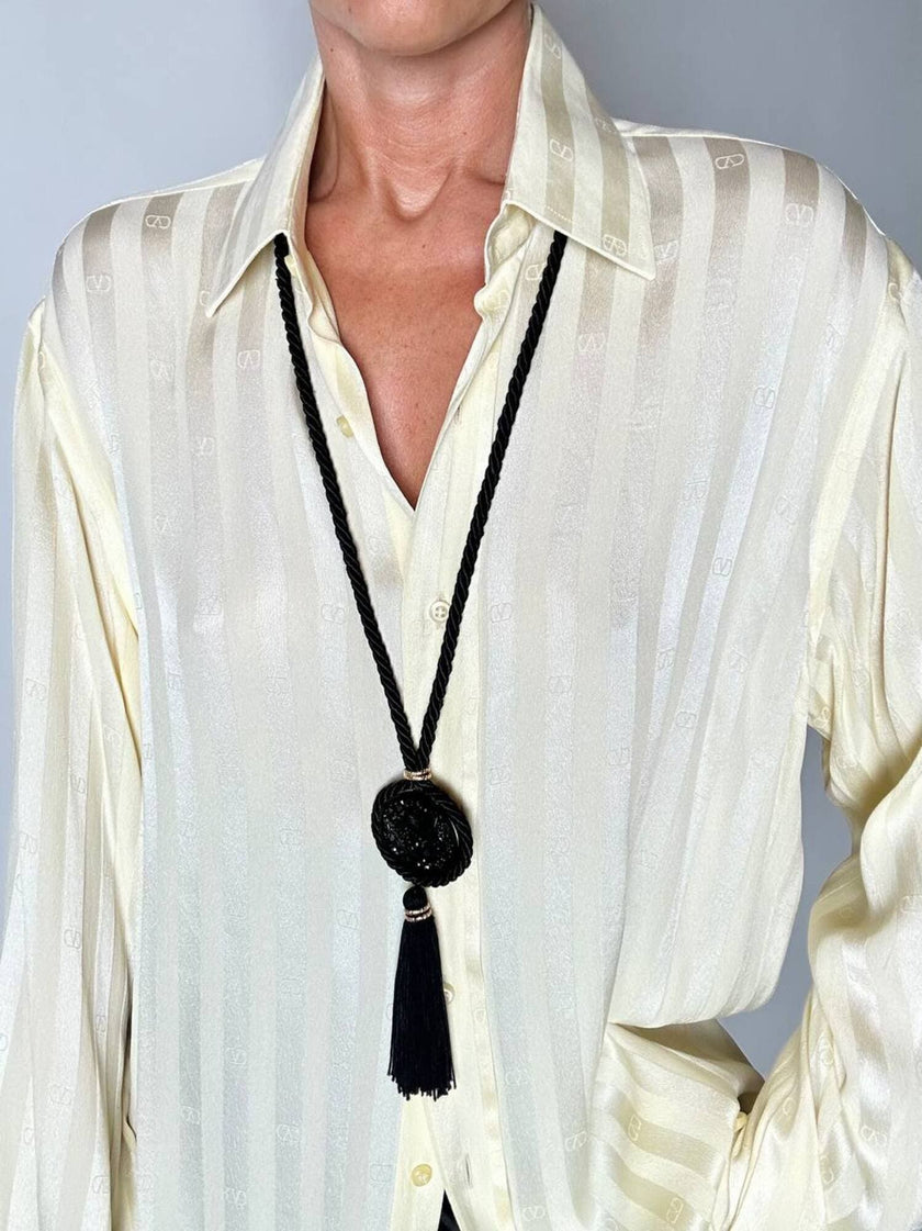 Vintage-Halskette aus schwarzer Spiralkordel mit Schmuckanhänger und Couture-Quaste
