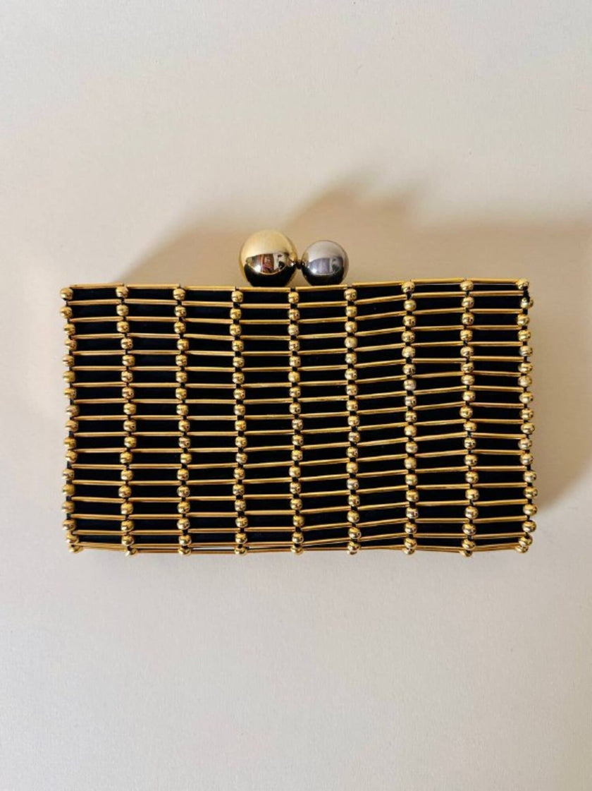 Clutch gioiello in seta nera con armatura di perline dorate “Rodo”