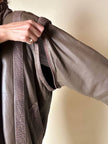 Bomber con maniche rimovibili in pelle color fango “Arpell”