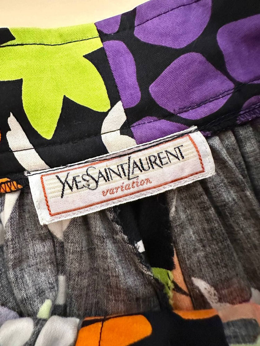 Gonna a ruota con abbottonatura frontale e fantasia a grappoli d’uva “Yves Saint Laurent”
