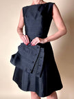 Abito sartoriale in shantung nero con bolero in coordinato