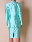 Tailleur giacca e gonna in shantung di seta acqua marina con bottoni gioiello “Escada”