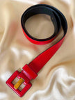 Cintura Yves Saint Laurent in pelle rossa con fibbia ricoperta e borchia dorata con logo YSL
