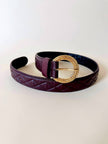 Cintura in pelle bordeaux trapuntata con fibbia dorata effetto filigrana