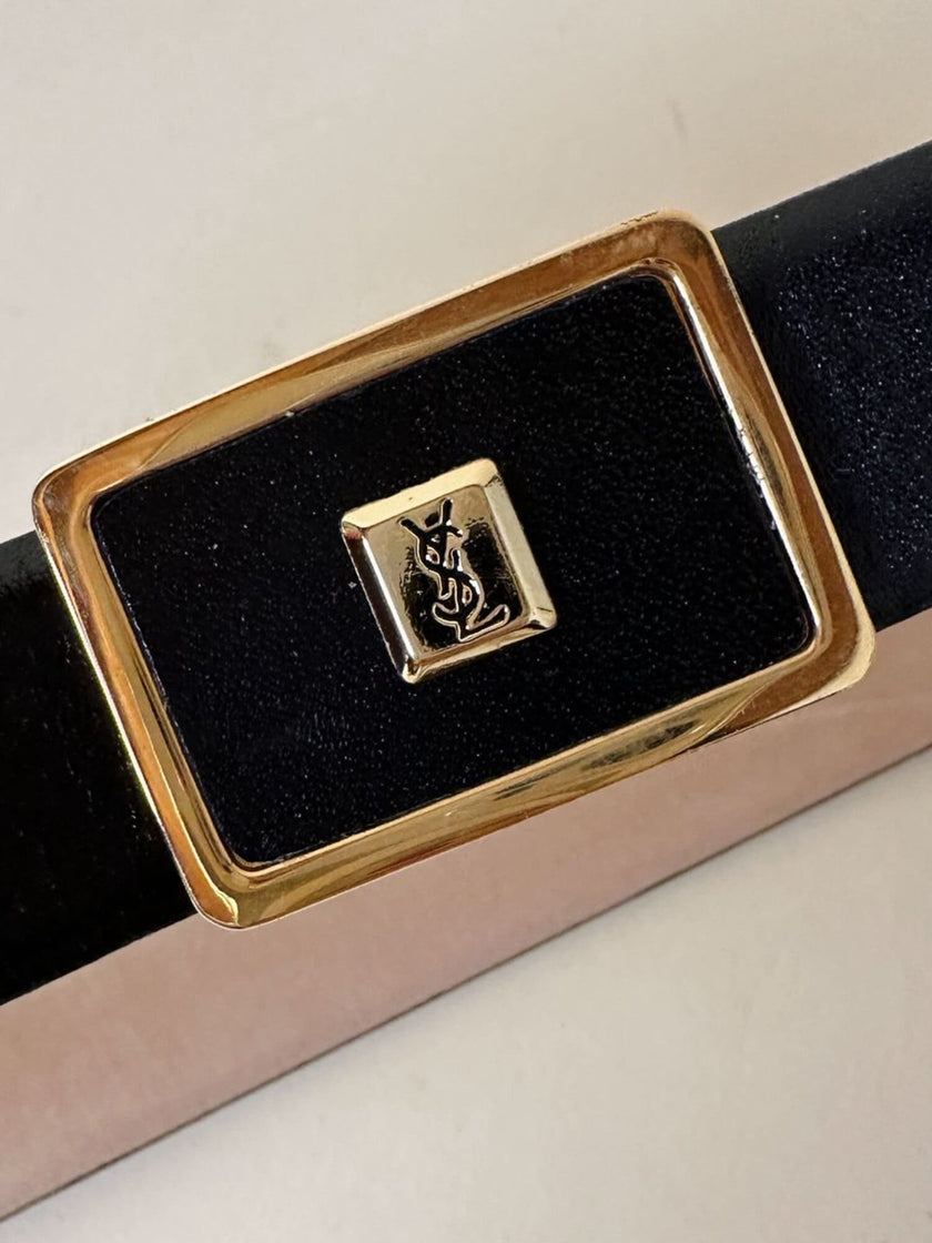 Cintura in pelle nera con fibbia rettangolare dorata “Yves Saint Laurent”