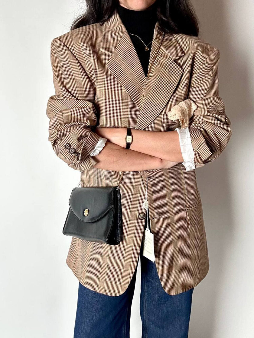 Blazer vintage oversize in fresco di lana principe di Galles beige e marrone con pochette in seta Vincam
