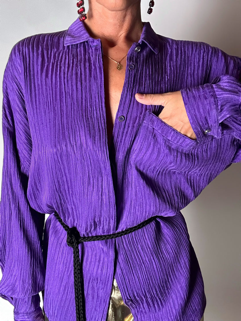 Camicia vintage Gianni Versace in seta goffrata viola con maxi tasca