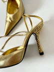 Décolleté slingback Gianni Versace in pelle laminata oro con punta affusolata lacci alla caviglia e tacco gioiello