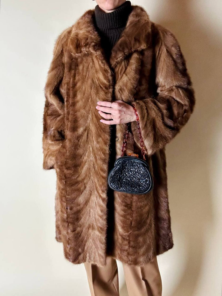 Cappotto vintage in pelliccia di visone marrone chiaro con lavorazione a pannelli